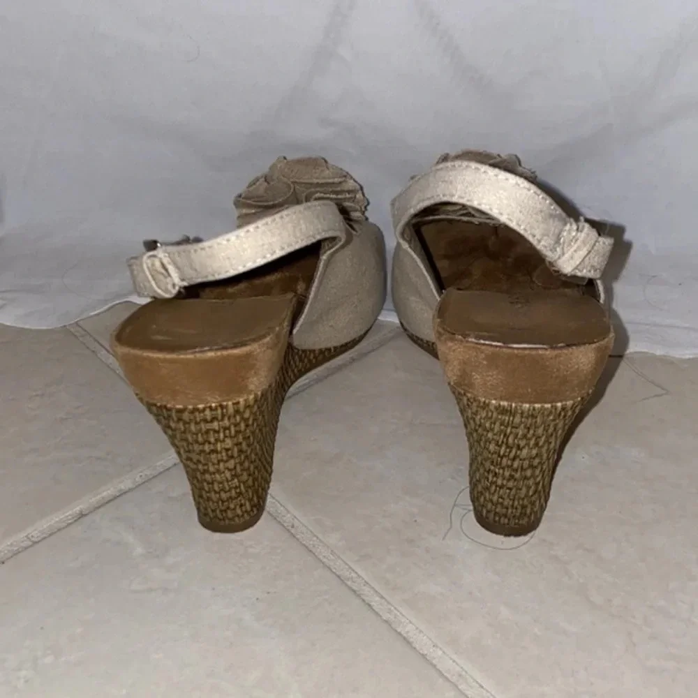 AEROSOLES adjustable strap