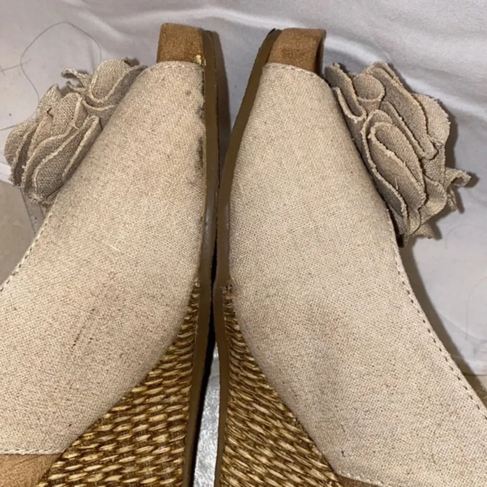 AEROSOLES bottom plush 1”