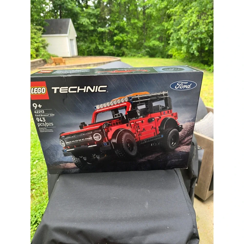 LEGO Technic Ford Bronco SUV 42213 Building Set 943 Pcs New‎ Factory Sealed