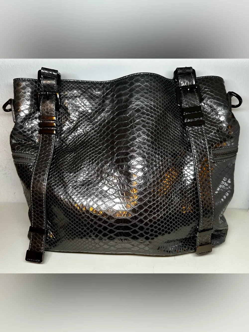 Michael Kors features descaling shoulder