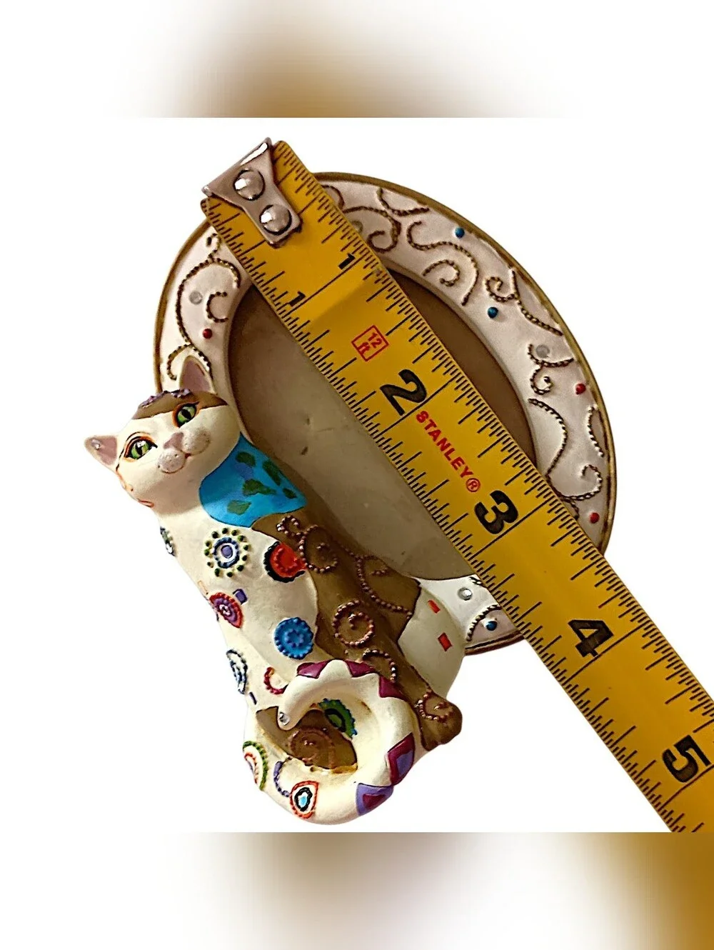 Kleo Kats holds surface see