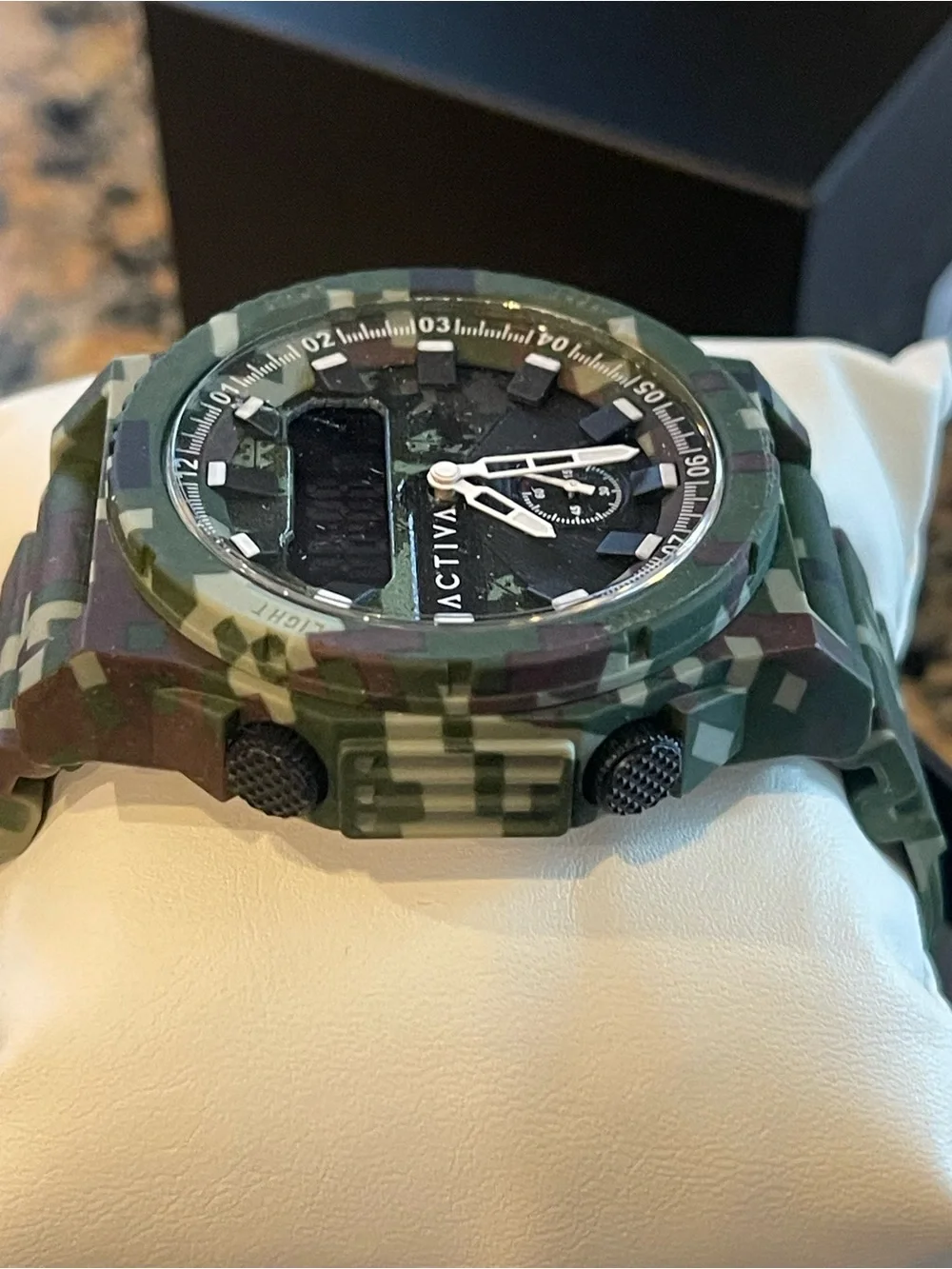 Invicta digital water