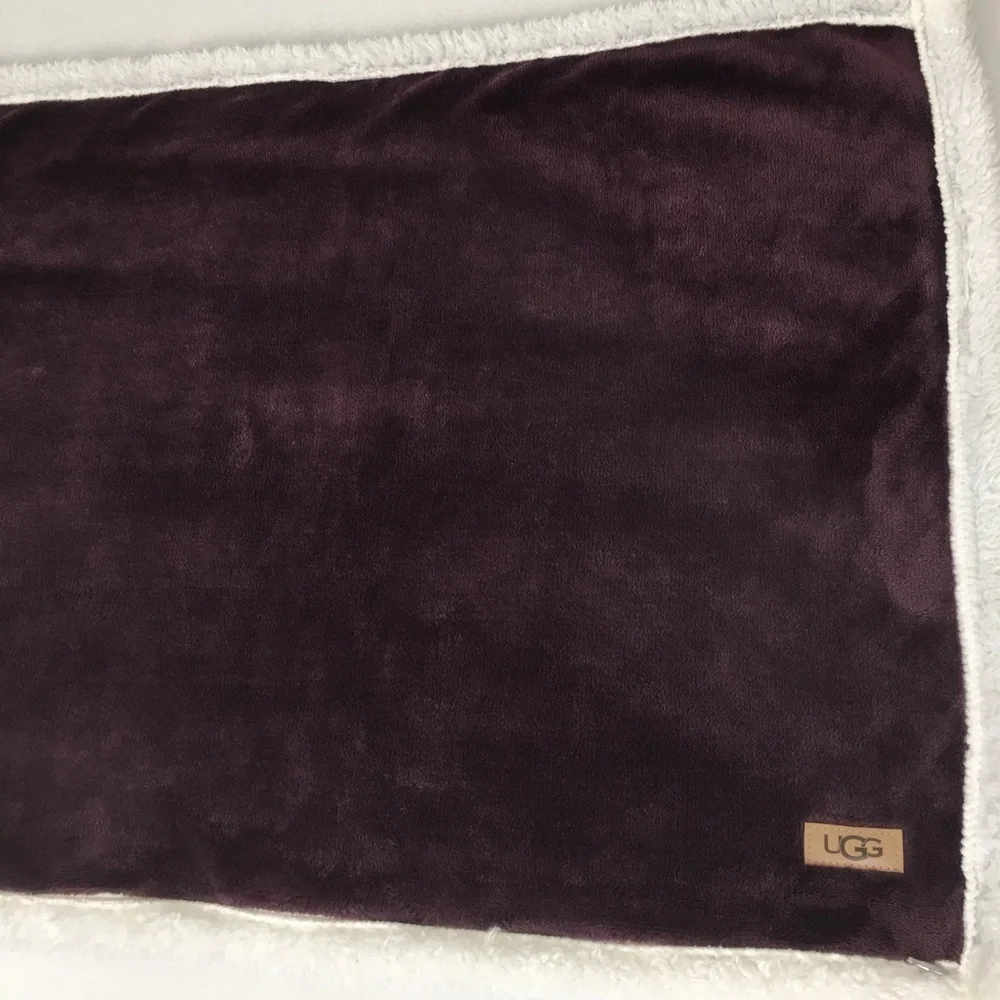UGG king pillow