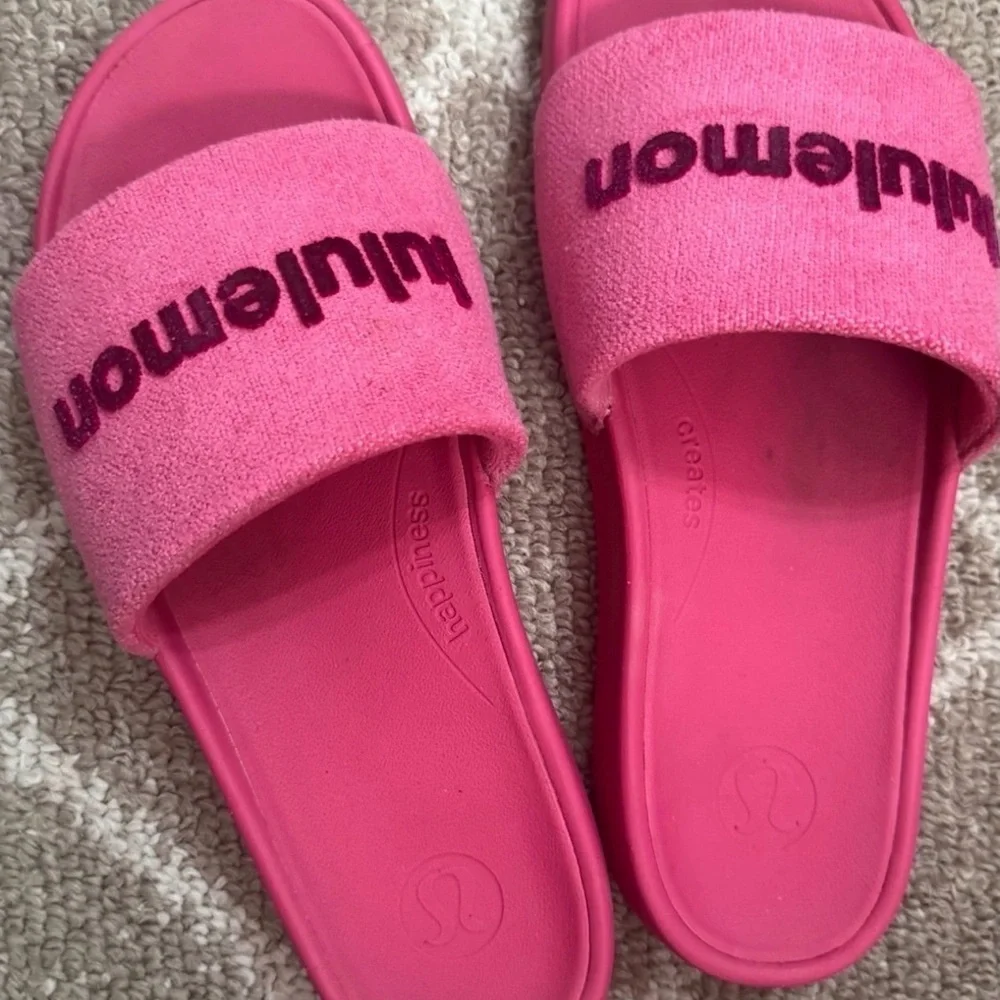 Lululemon Restfeel terry cloth slides