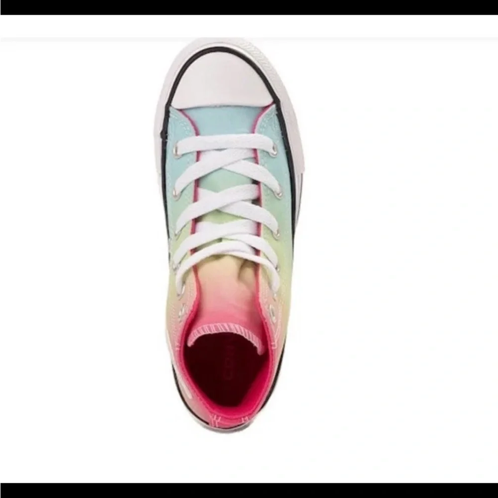 Converse step out