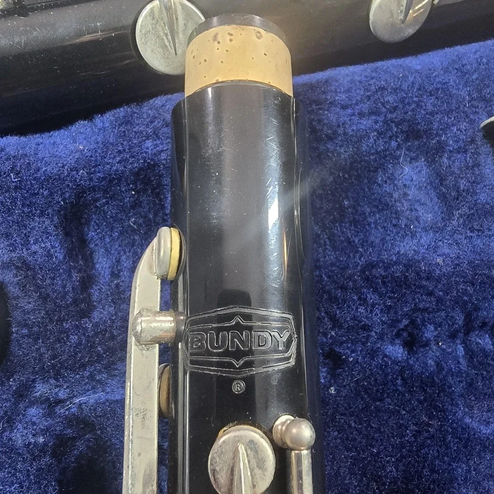 Bundy resonite clarinet