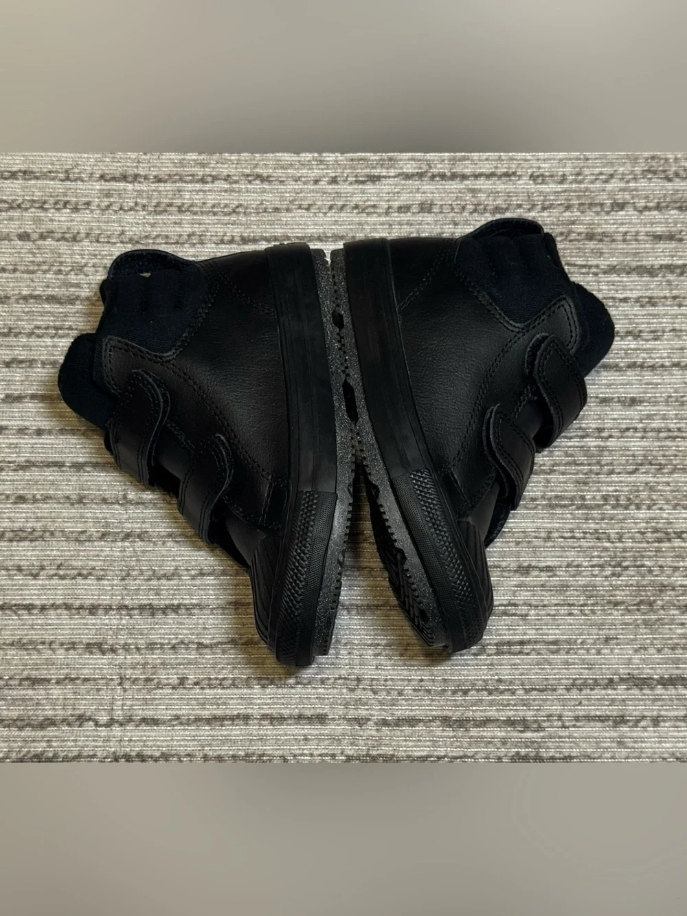 Converse stylish counter
