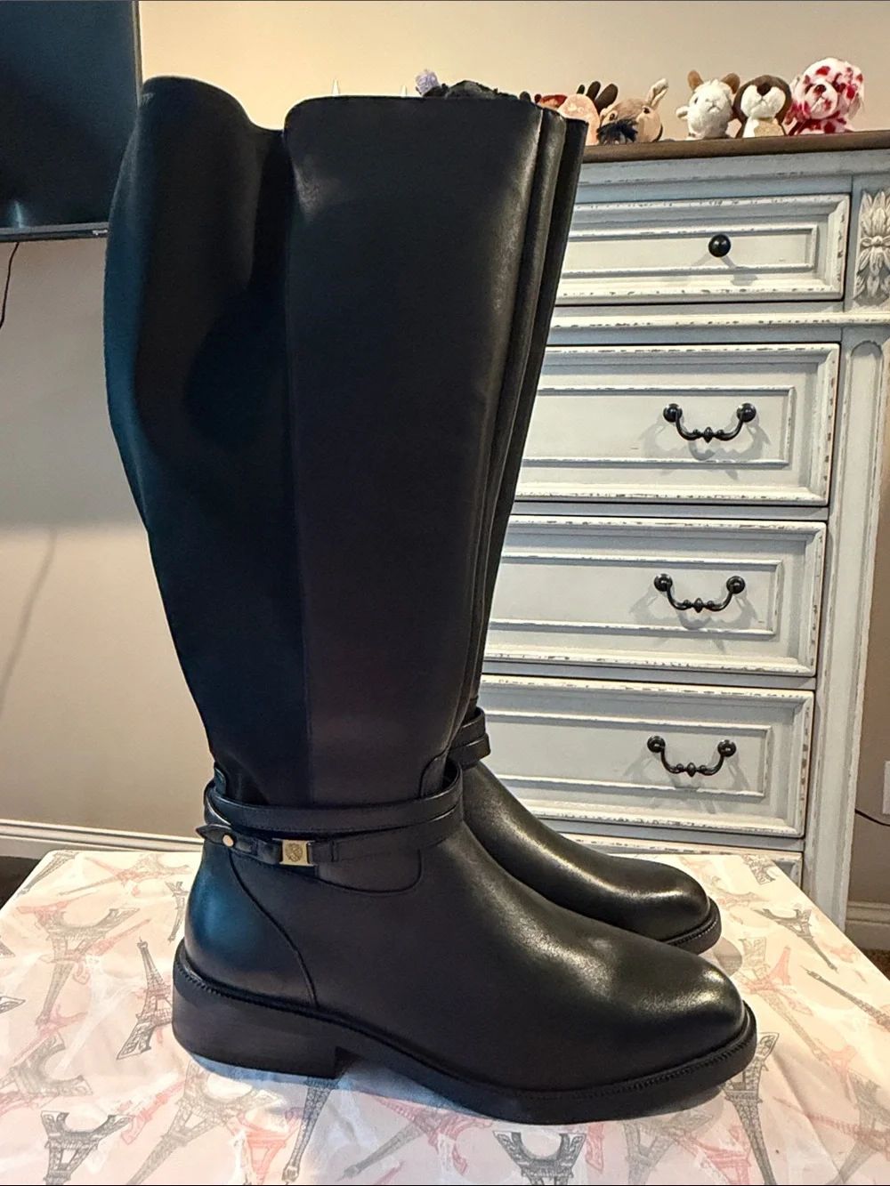 Vince Camuto sleek over