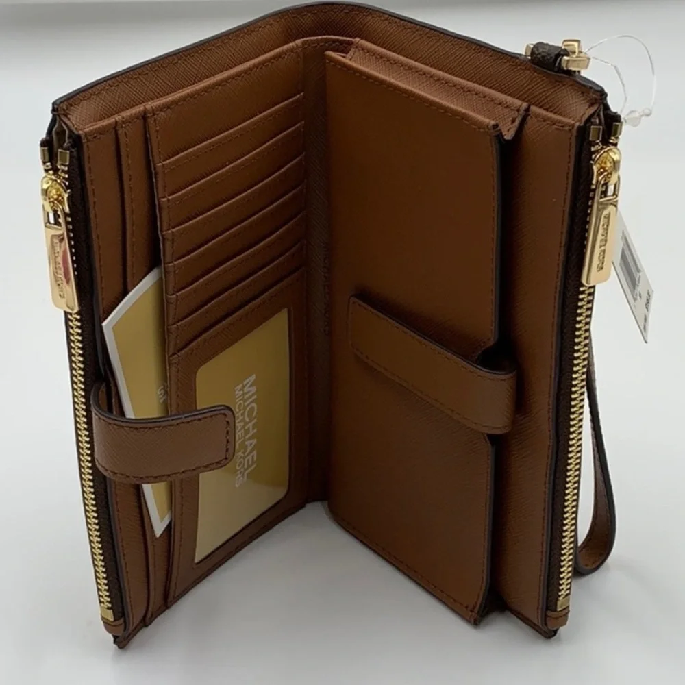 Michael Kors details 15