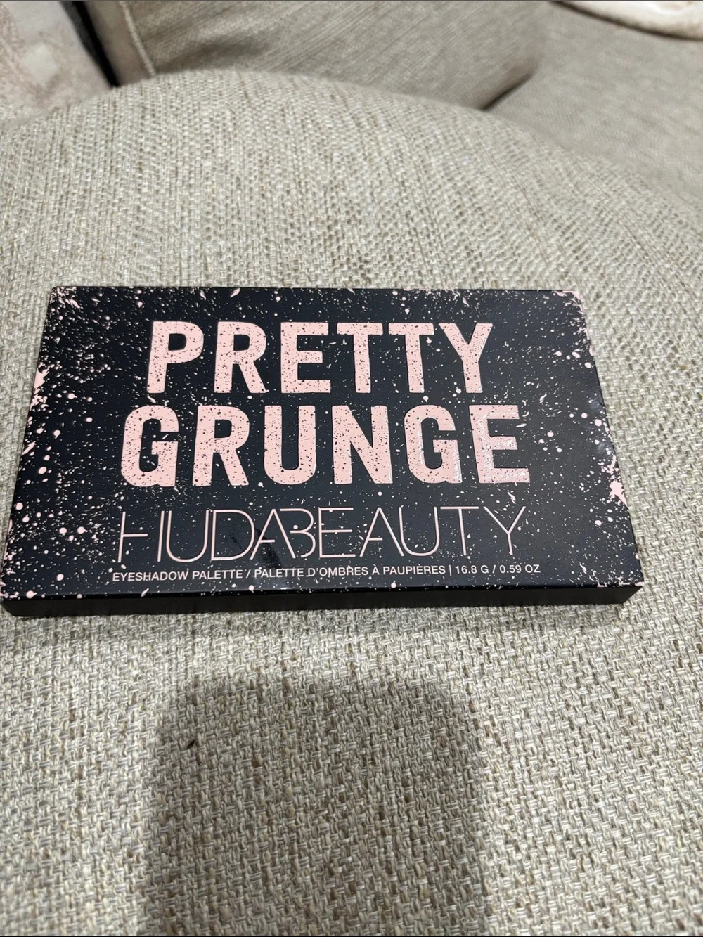 HUDA BEAUTY versatile eyeshadow