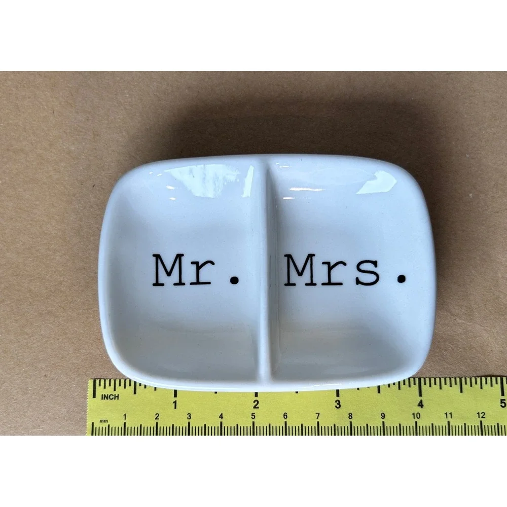 Unbranded rectangular tray