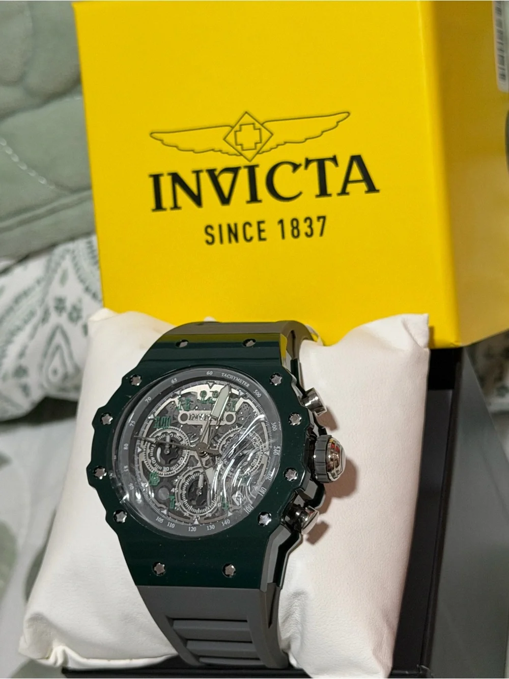 Invicta INVICTA WATCH 69657 NEW INVICTA WATCH GREEN WITH GRAY BANDS