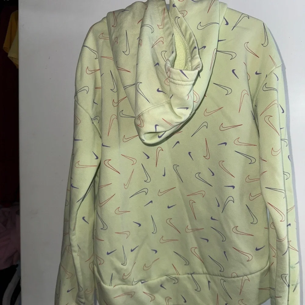 Nike light green