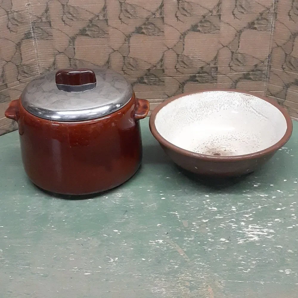 VTG 2 Qt Bean Pot Crock Server w/ vintage primitive stoneware mixing bowl‎