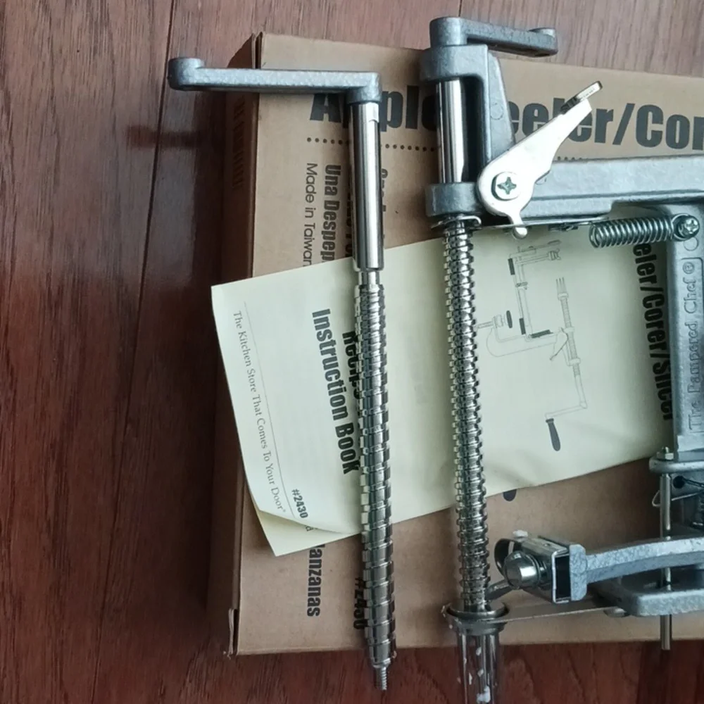 Pampered Chef 2430 Apple Peeler Corer Slicer Kitchen Gadget Tool