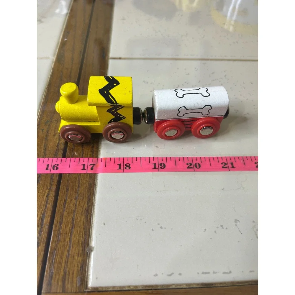 Peanuts Snoopy Woodstock‎ Yellow Train Wood Toy Car 2012