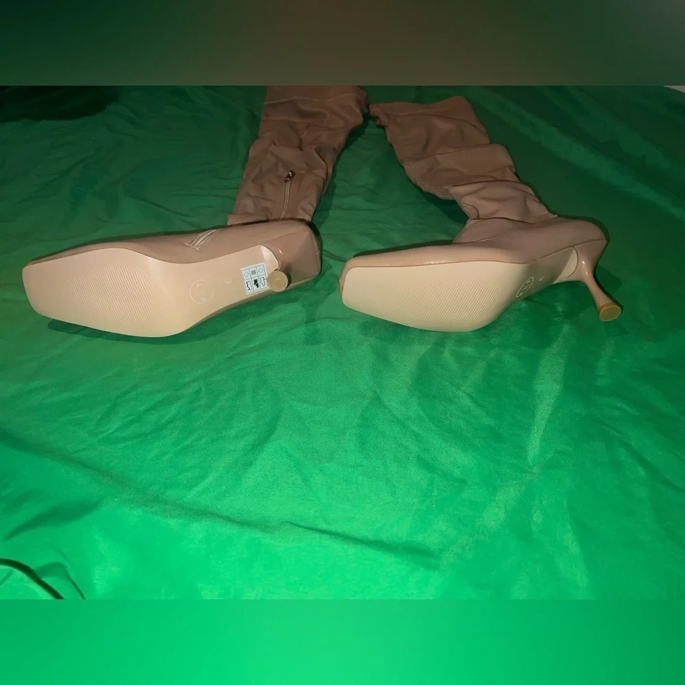 PrettyLittleThing Beige Over-the-Knee Boots size USA 8- FLAW