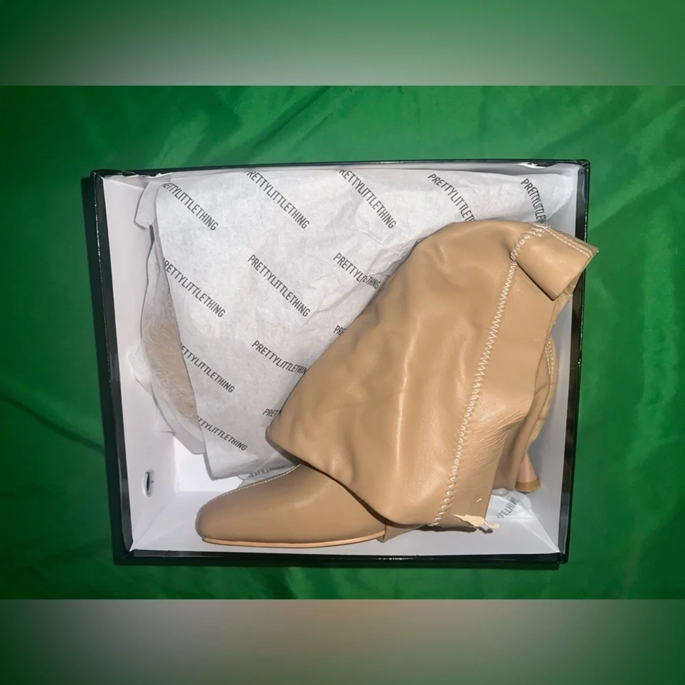 PrettyLittleThing Beige Over-the-Knee Boots size USA 8- FLAW