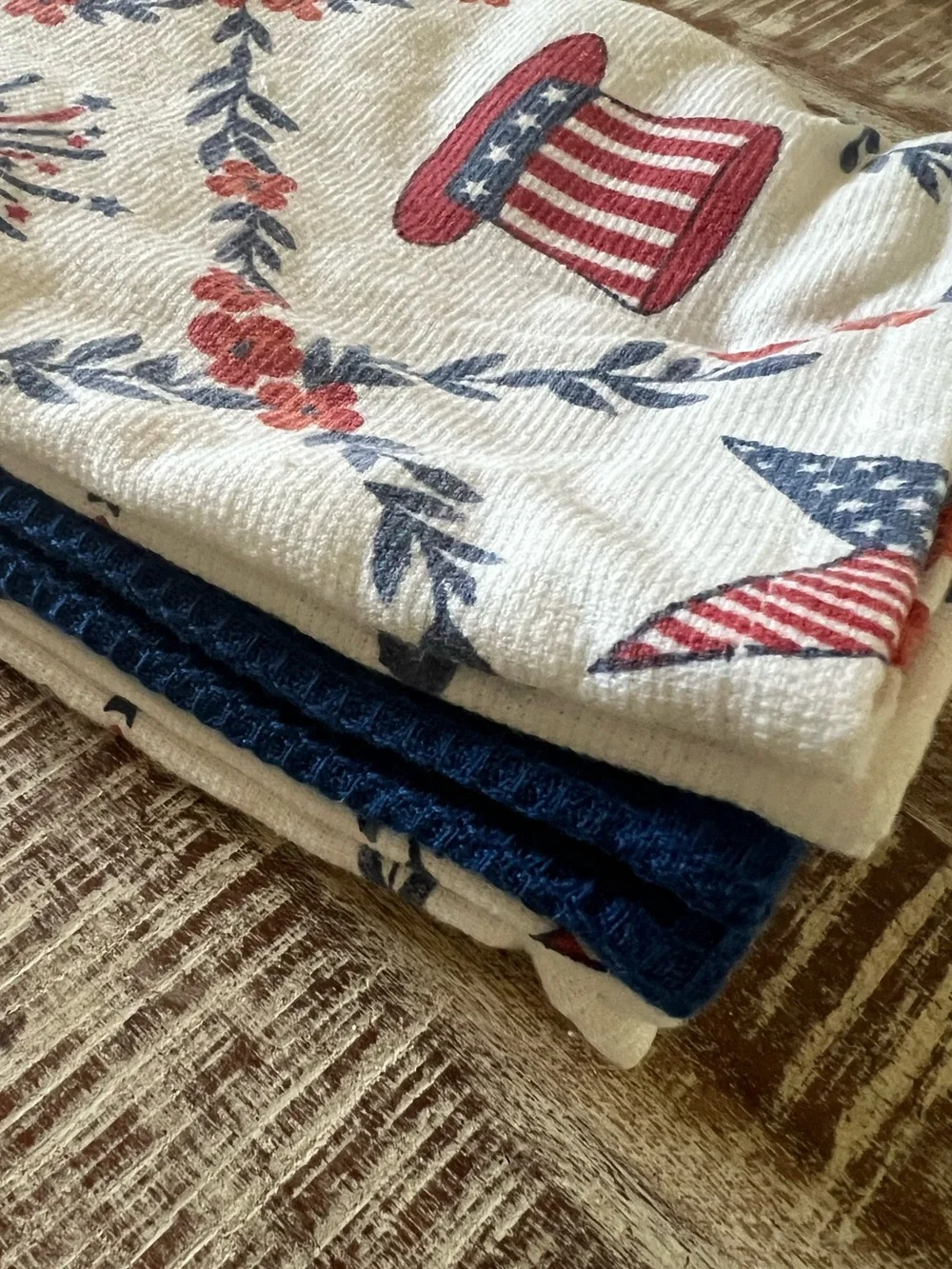 Tommy Bahama Red, White & Blue Americana Kitchen Towel