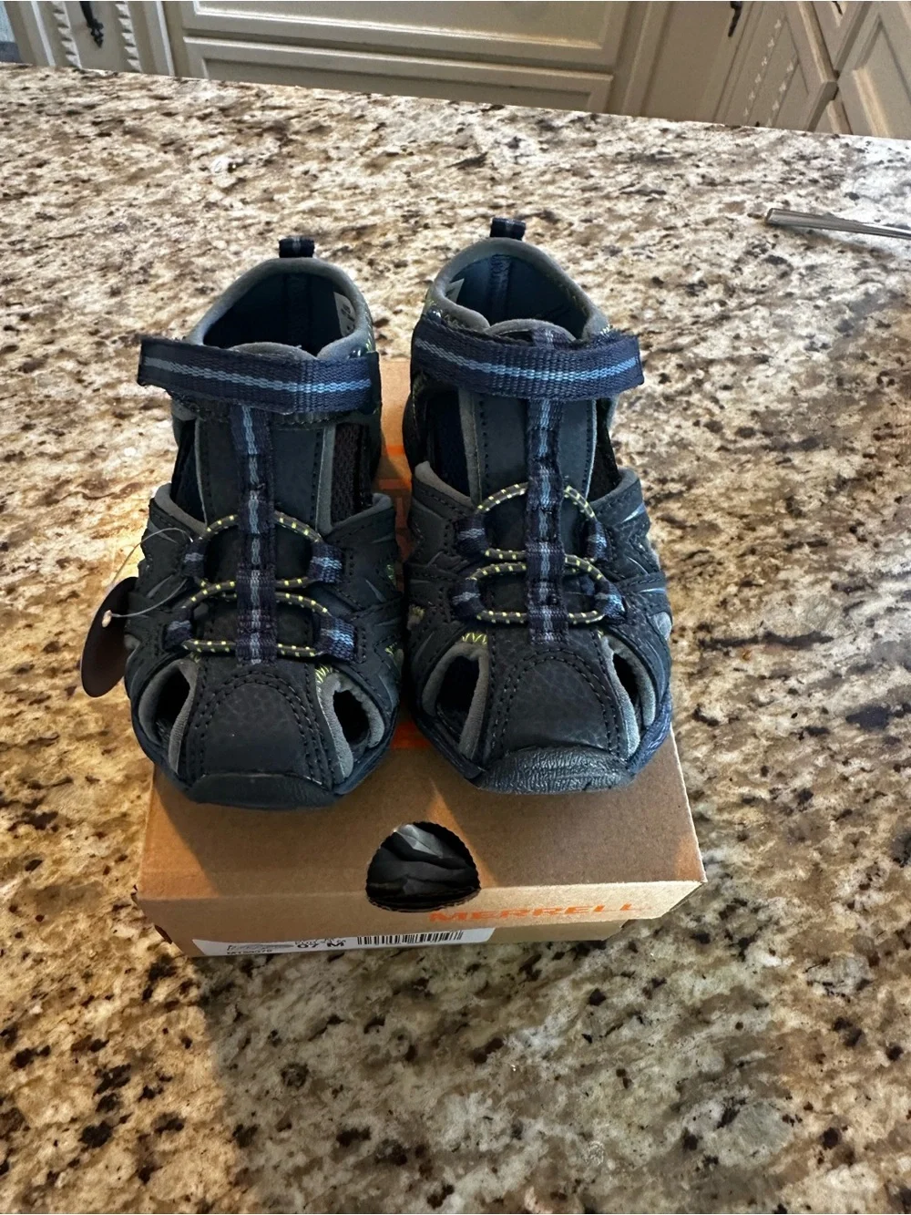 Merrell sturdy closed