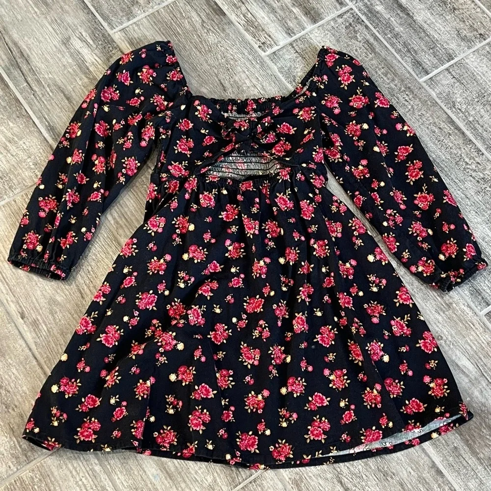 Old Navy romantic charm