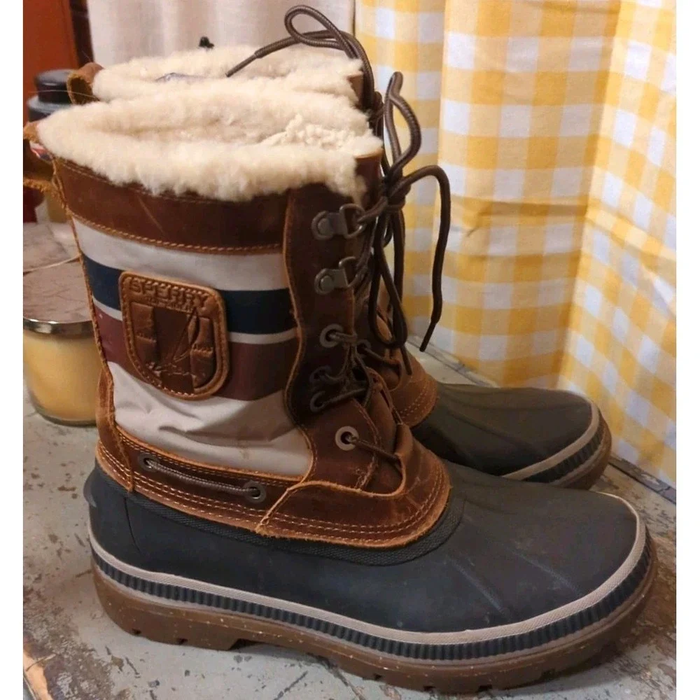 Sperry men top