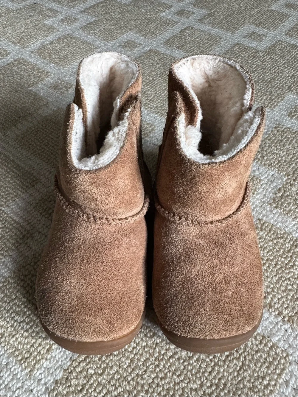 UGG keep little