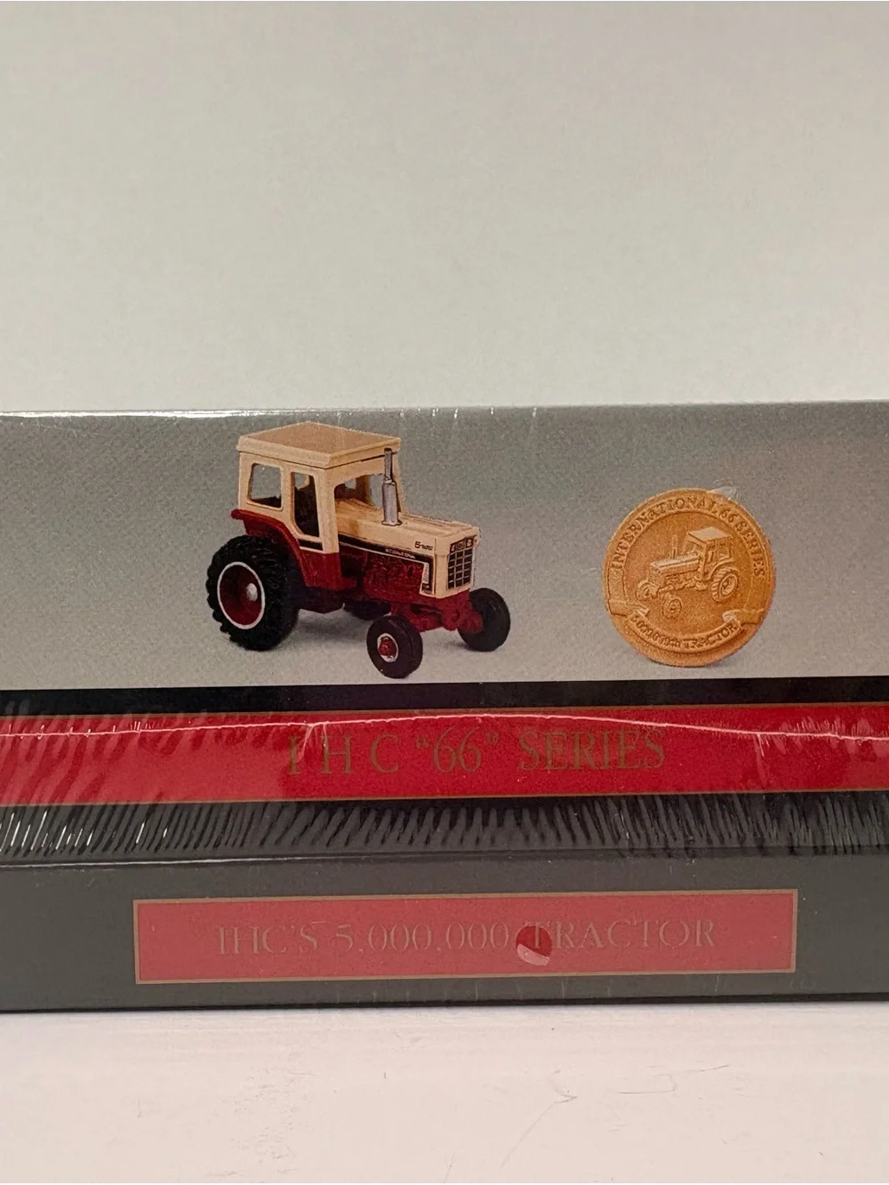 🚜 Ertl IHC '66 Series 5 Million Tractor Commemorative Edition #4590 – Sealed
