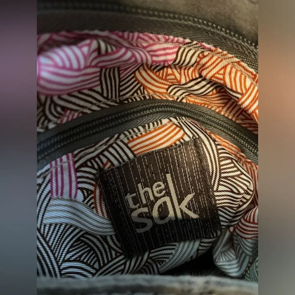 The Sak sak gray