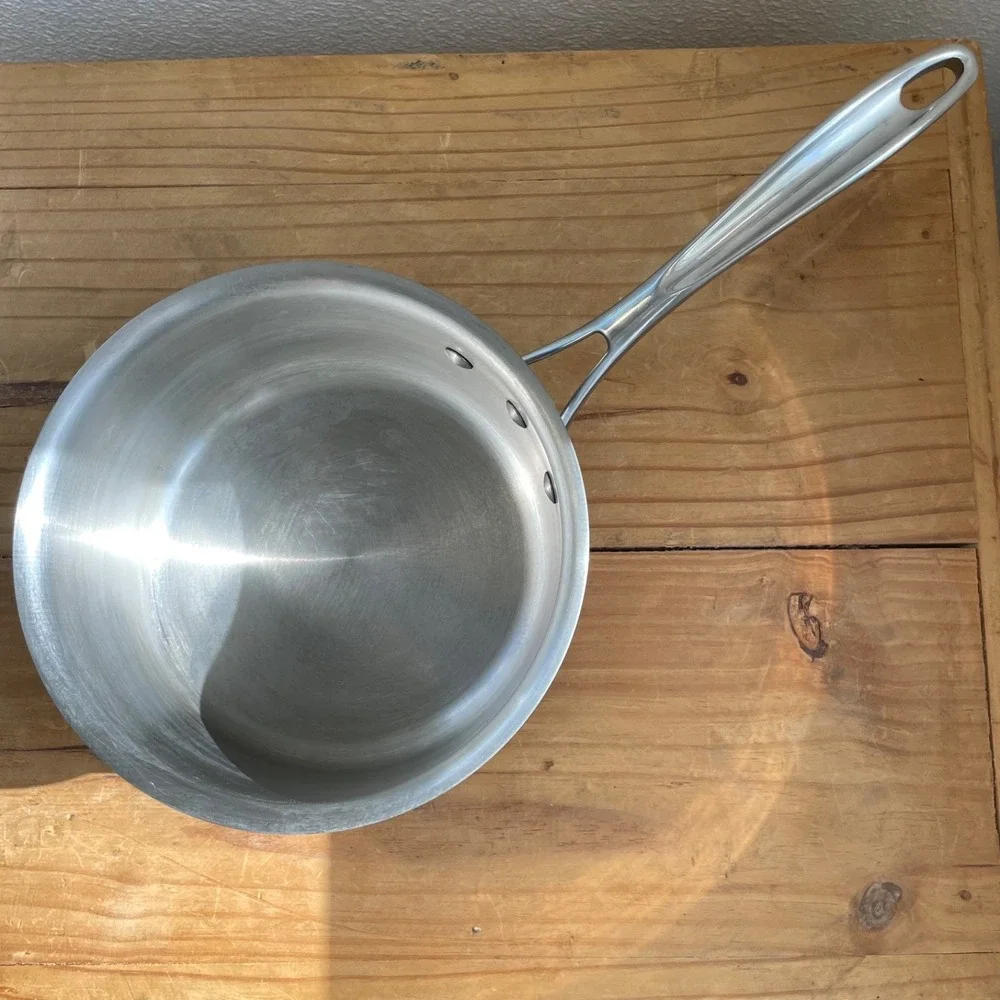 CALPHALON 87022, 2.5 QT/2.3L pot, NO LID, Pre-owned SAUCE‎ PAN.