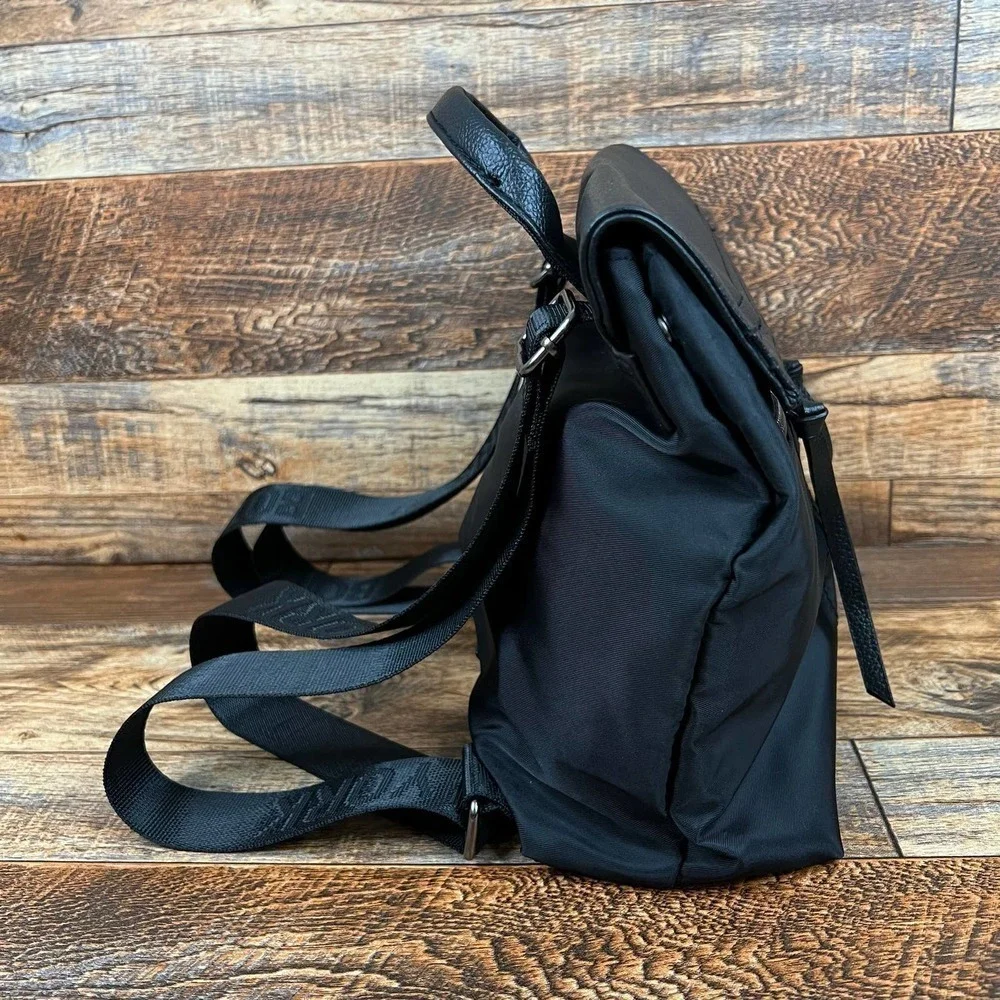 Botkier front snap