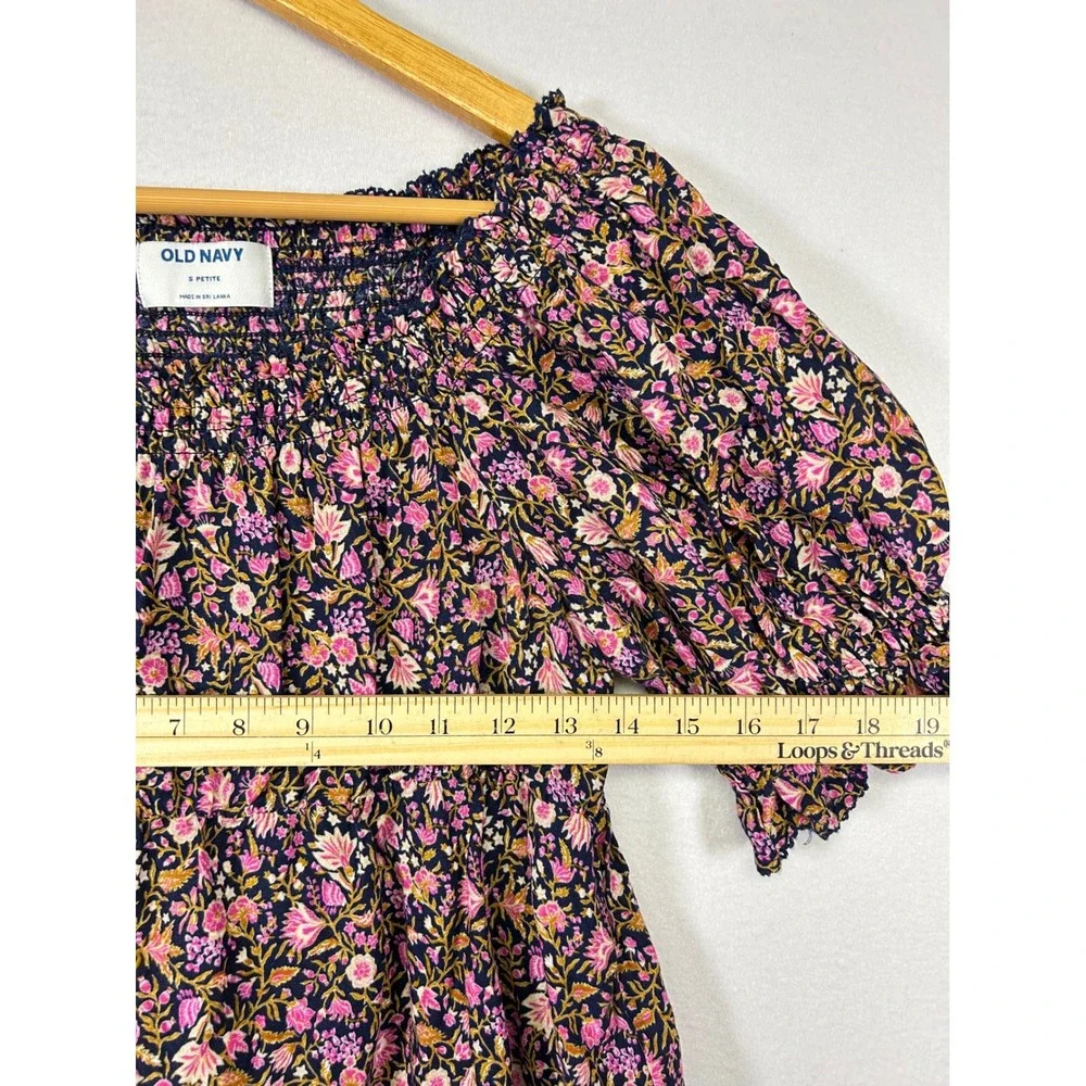 Old Navy Smocked‎ Puff Sleeve Top Womens S Petite Navy Pink Floral Ruffle Blouse