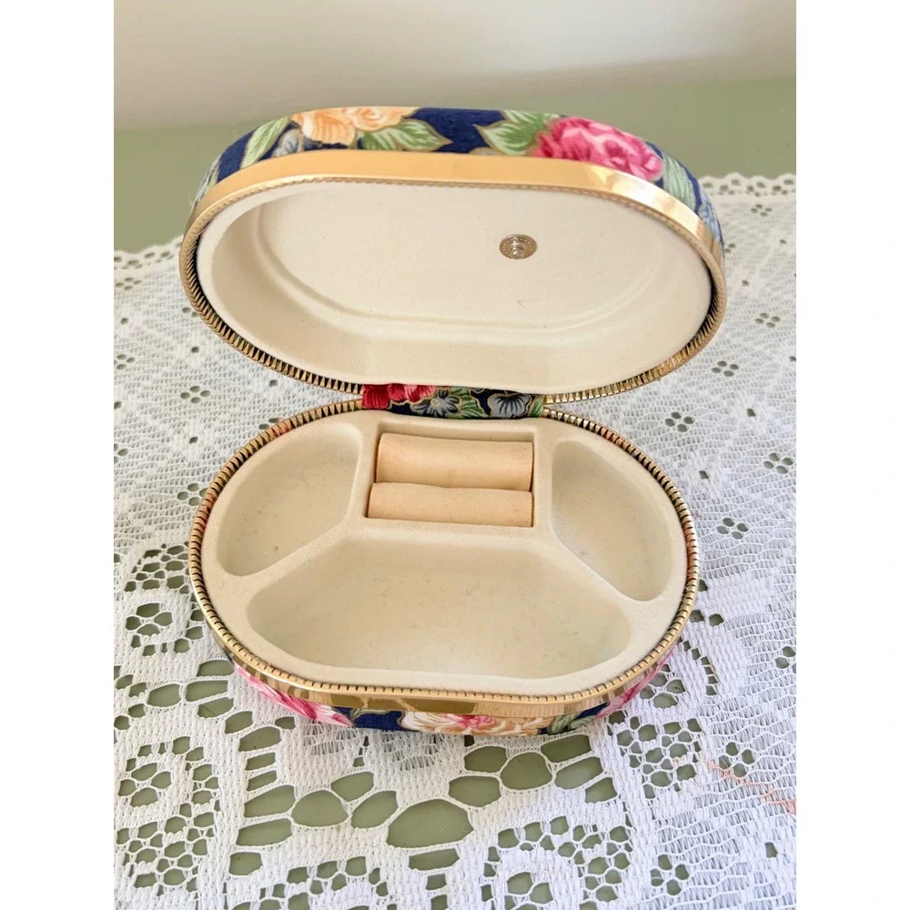 Unbranded vintage oval