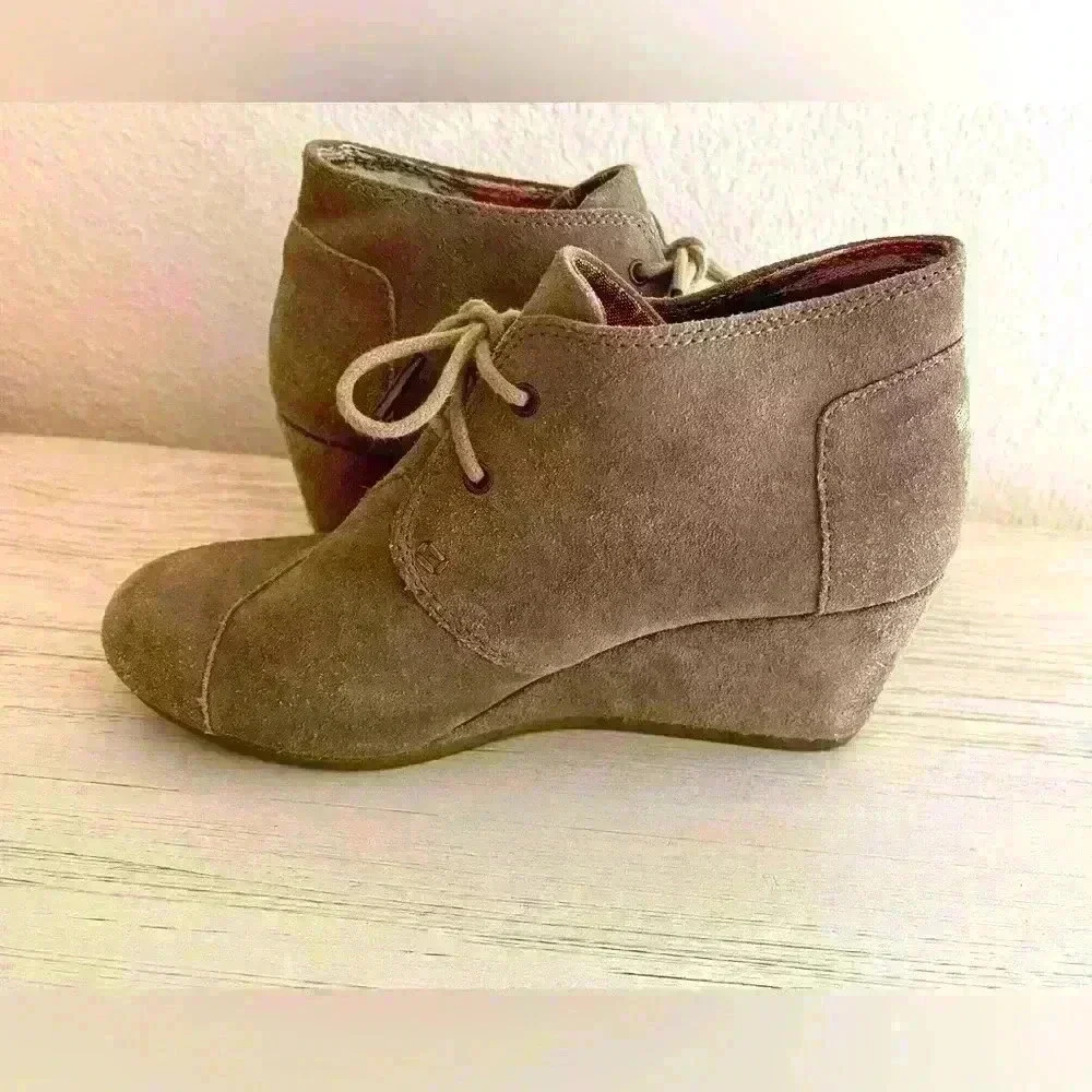 Toms Women's Wedge Lace Up Suede Ankle Booties, Desert Tan, 740817, Size: 8.5 US