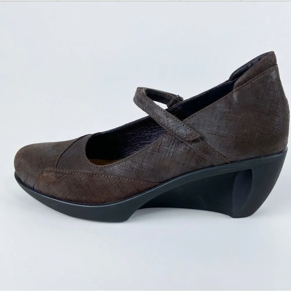 NEW Naot Women's Day Wedge Pump Mary Jane Comfort Shoe Mine Brown Leather 9.5