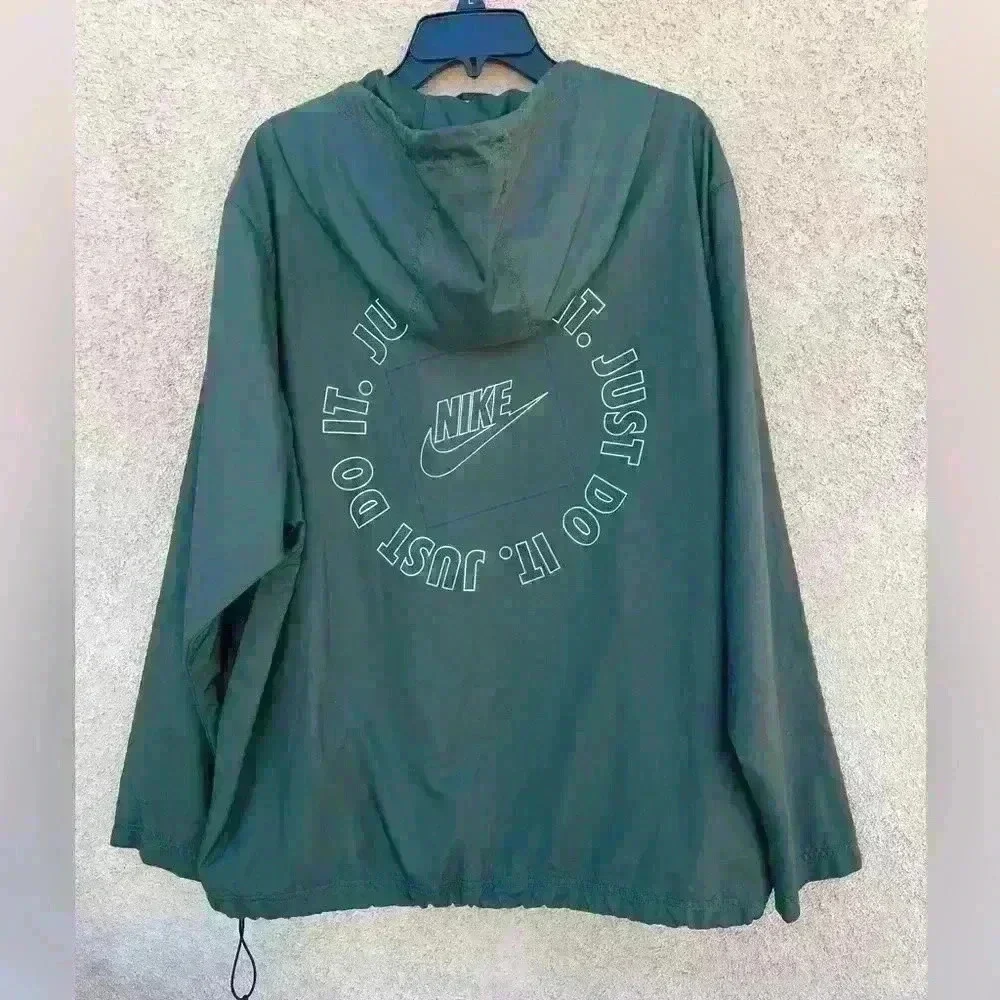 Nike men’s windbreaker