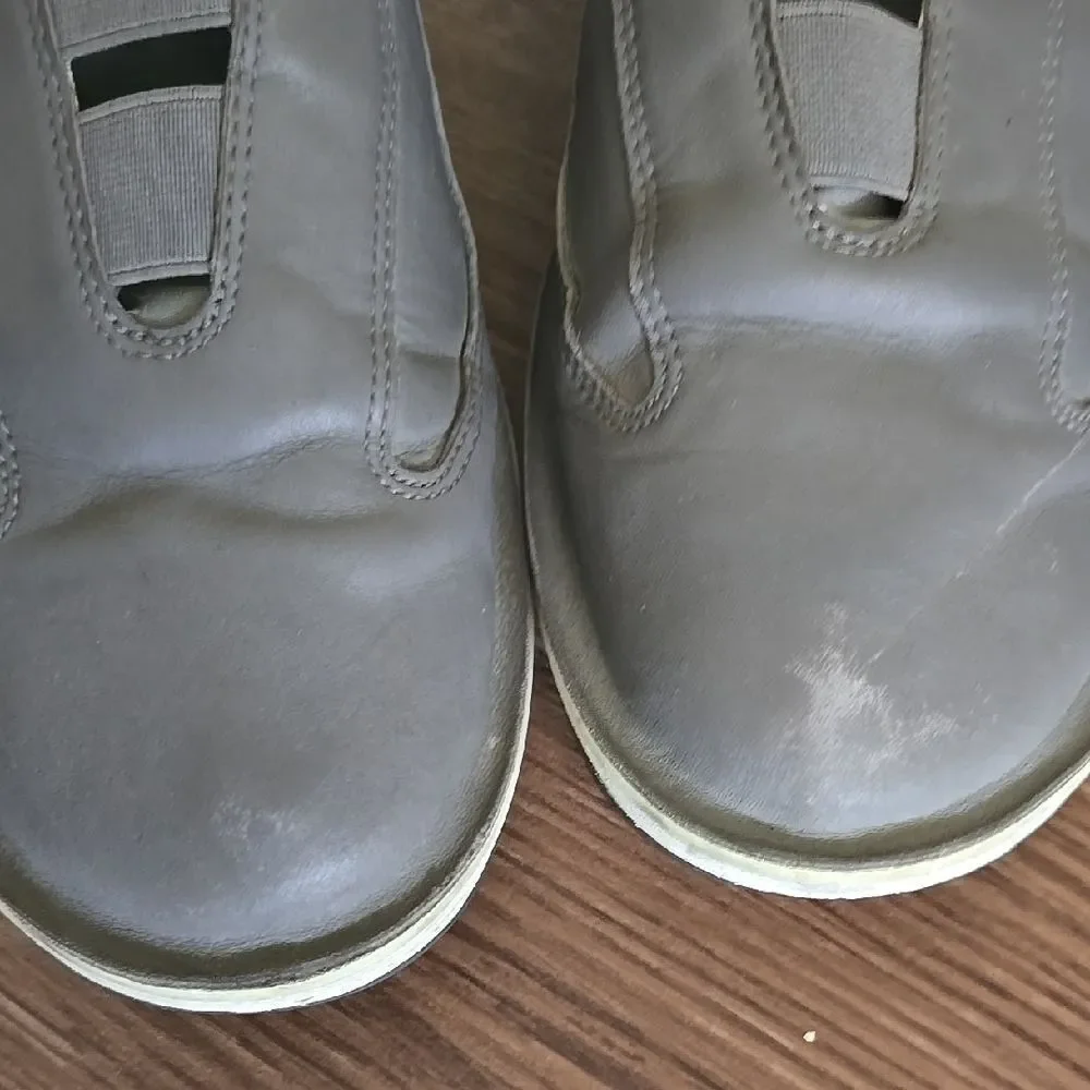Camper these gray