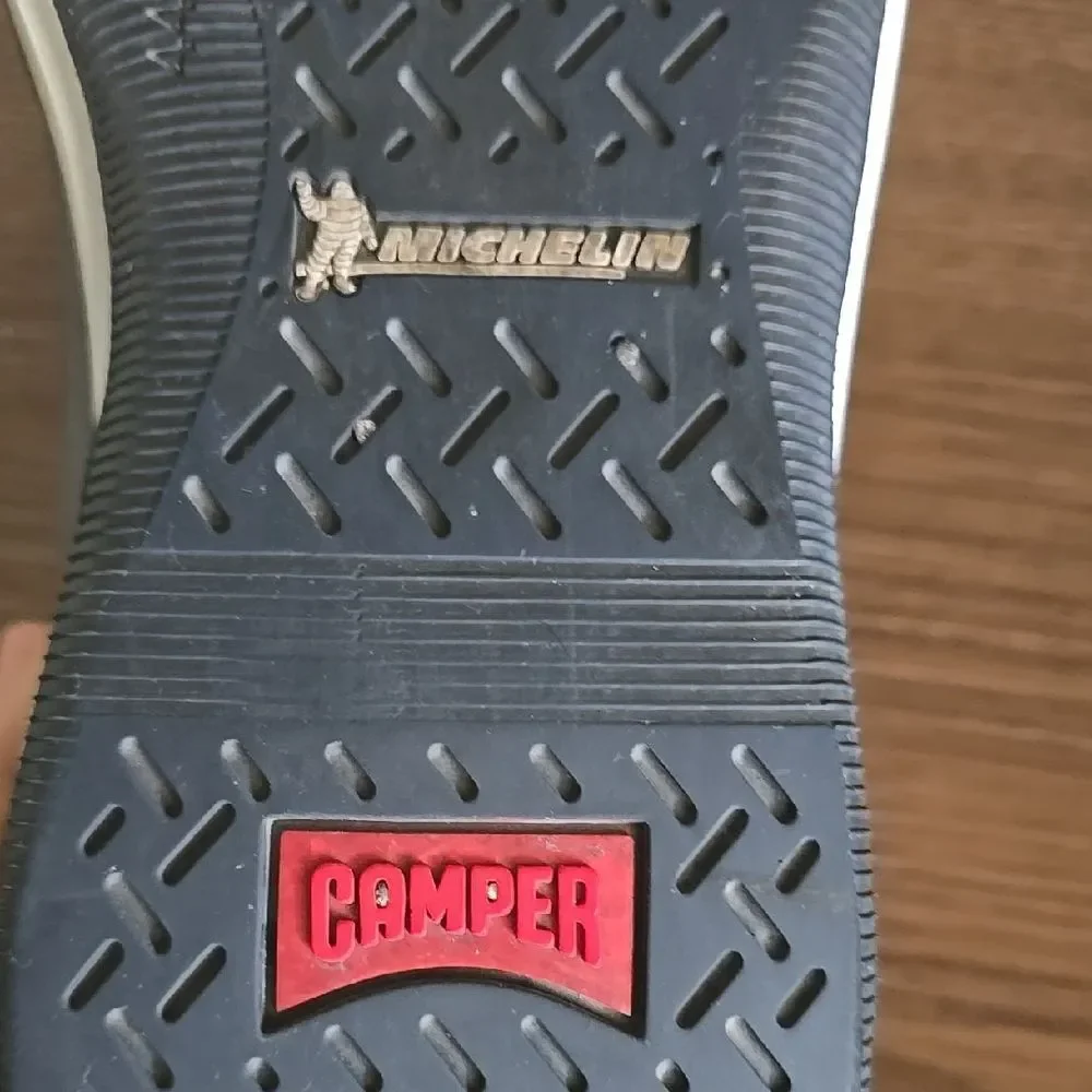 Camper these gray