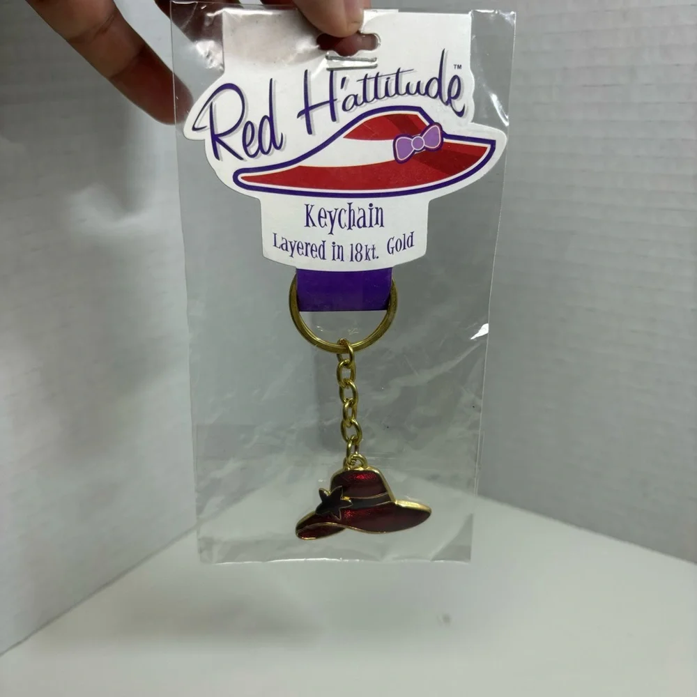 RED H'ATTITUDE NWT Keychain Red Hat Society 18 kt. Gold‎ Layered Hat w/Flower