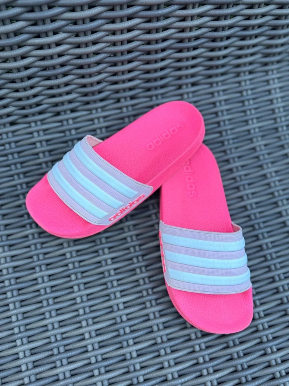 adidas vibrant slip