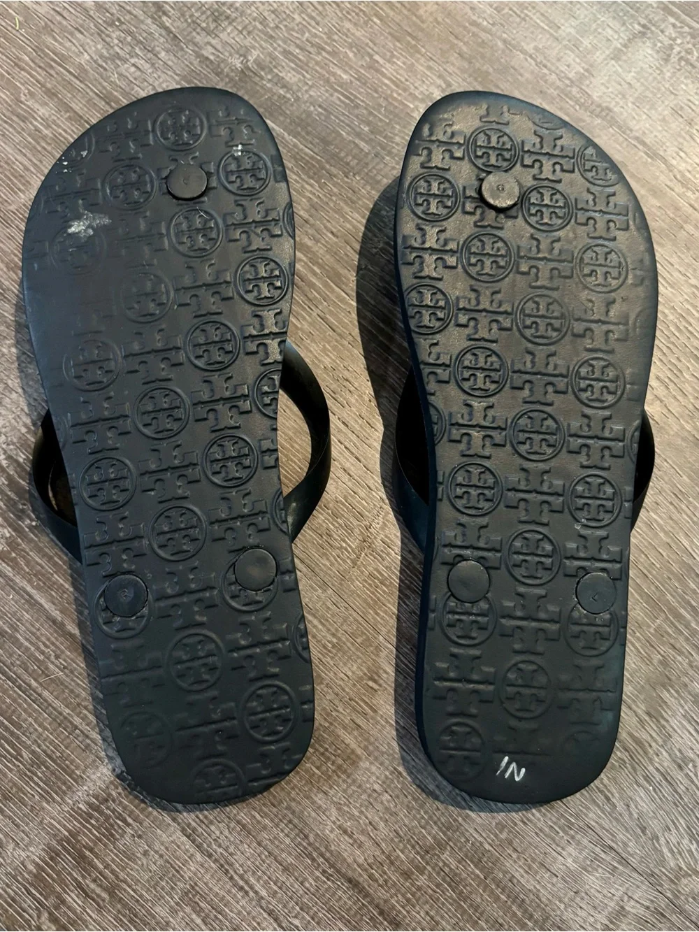 Tory Burch Black & Cream Animal Print Flip Flop Sandals Women’s Size 7