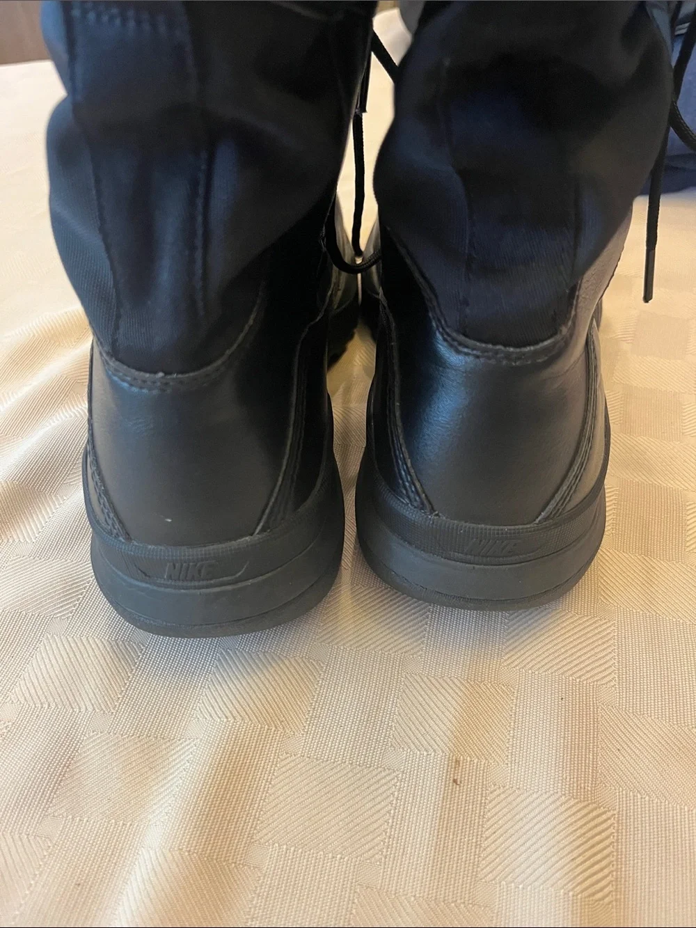 Nike sturdy black
