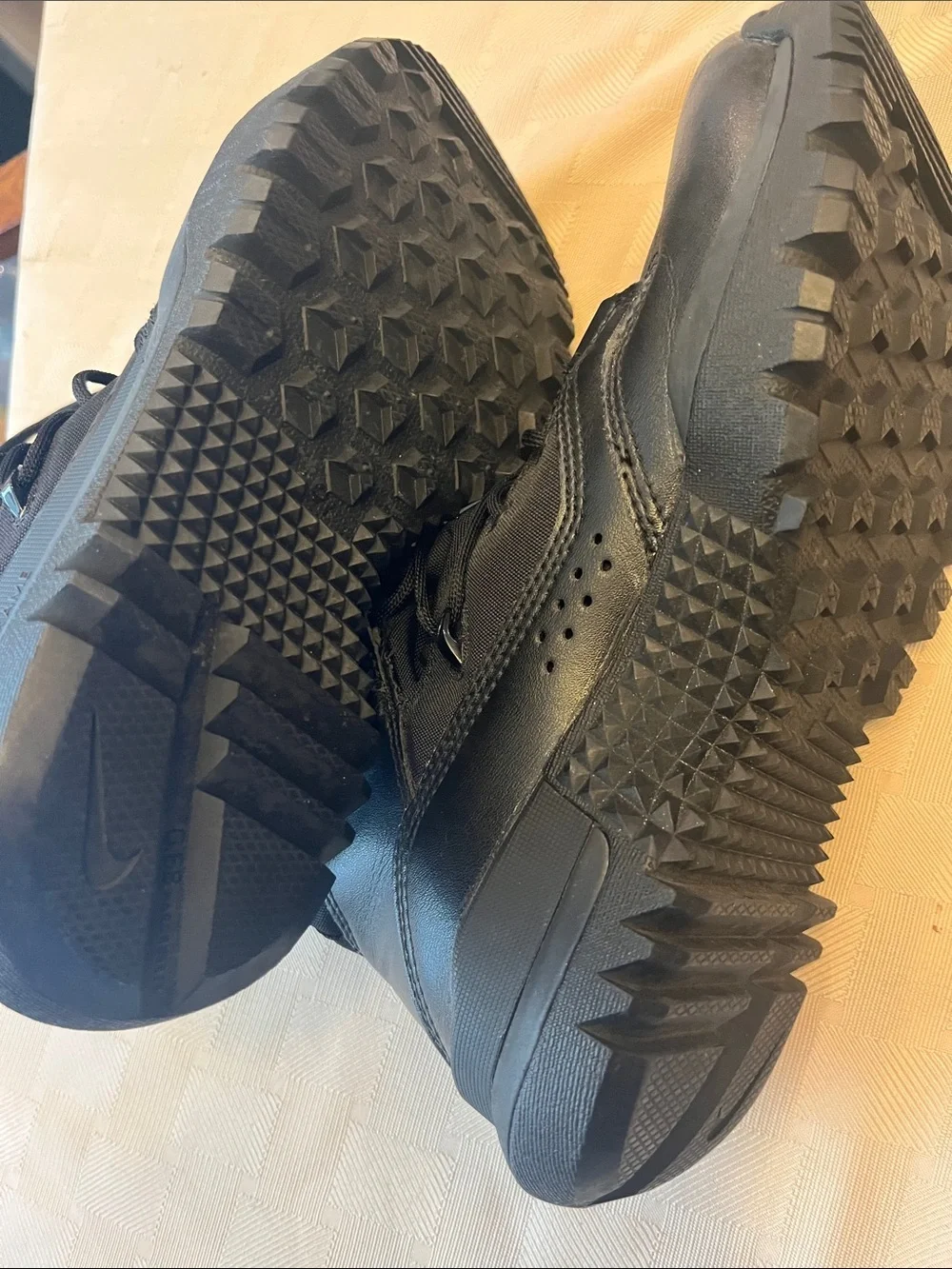 Nike sturdy black
