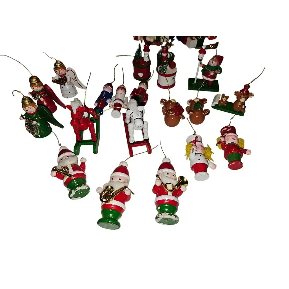 19 Wooden Ornaments Hand Painted Vntg‎ Look, Made in Taiwan