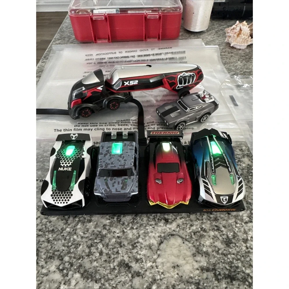 6 Anki Drive Cars & Semi w/ Charging Pods #019‎