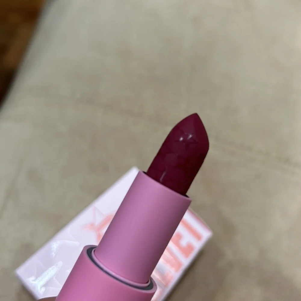Jeffree Star Cosmetics Velvet Trap Lipstick in major attitude New in box make up