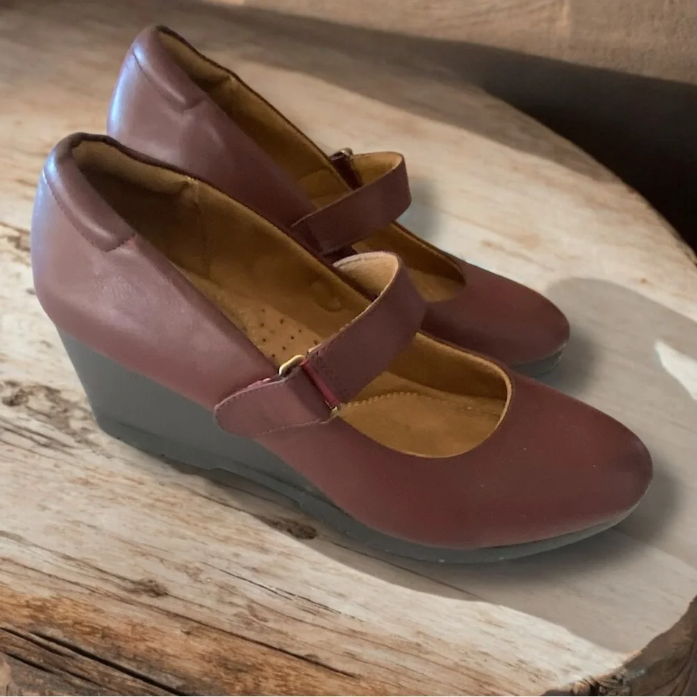 Natural Soul Women’s Maritza Mary Jane Almond Toe Faux‎ Leather Brown Wedge
