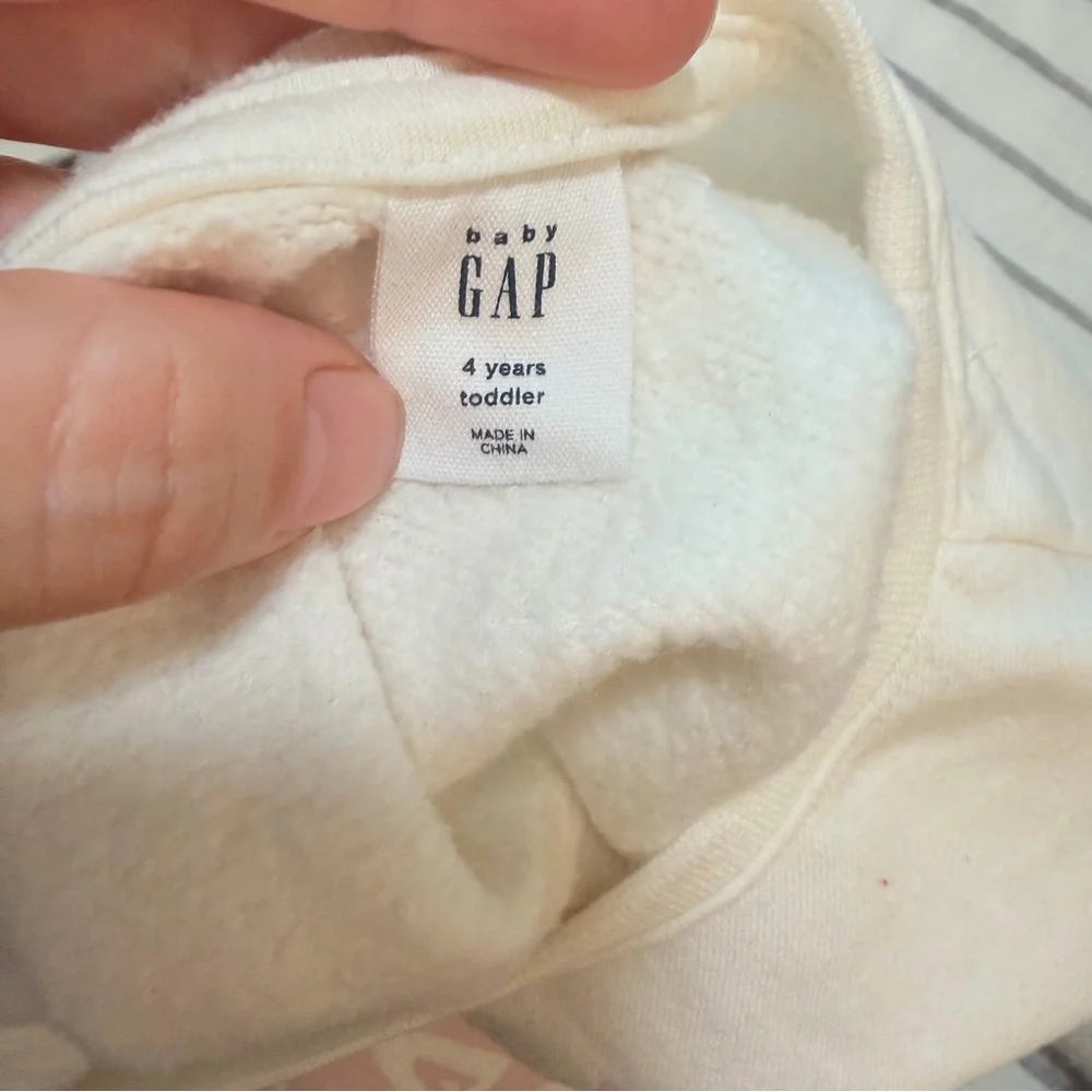 GAP charming sweatshirts