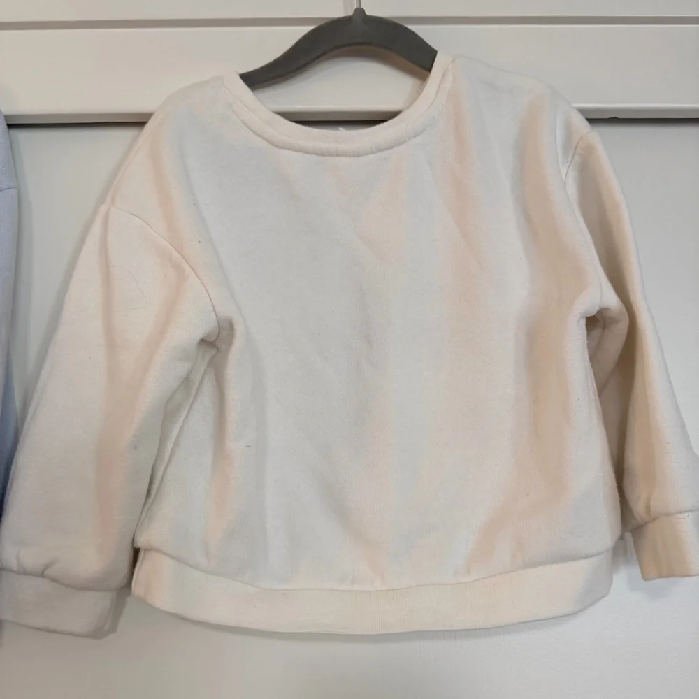 GAP charming sweatshirts