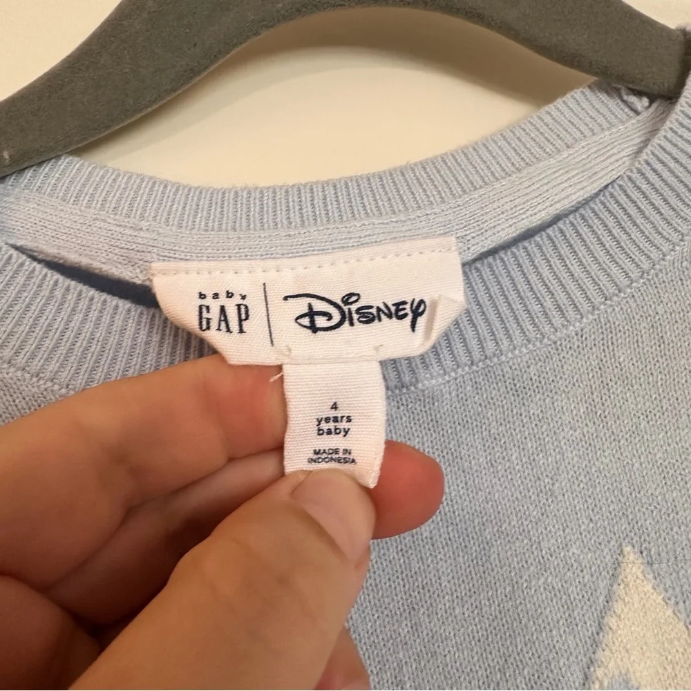 GAP charming sweatshirts